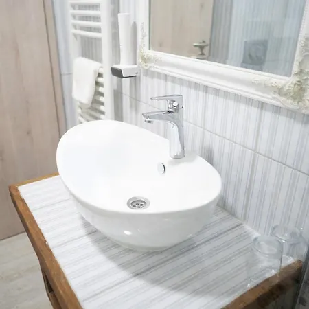 Pajta Apartman Es Vendeghaz Tata Exterior photo