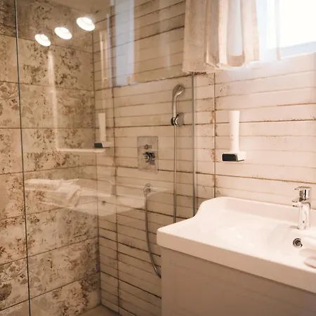 Pajta Apartman Es Vendeghaz Tata Exterior photo