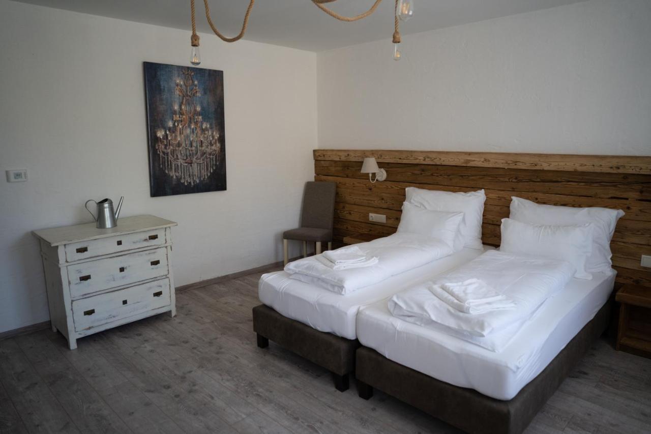 Bed & Breakfast Pajta Es Vendeghaz Tata