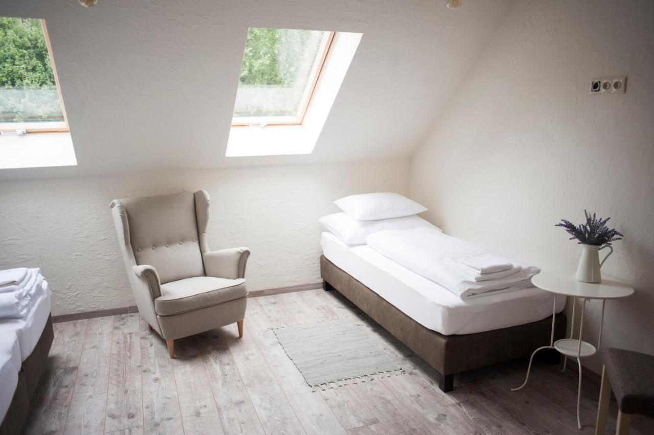 Bed & Breakfast Pajta Es Vendeghaz Tata